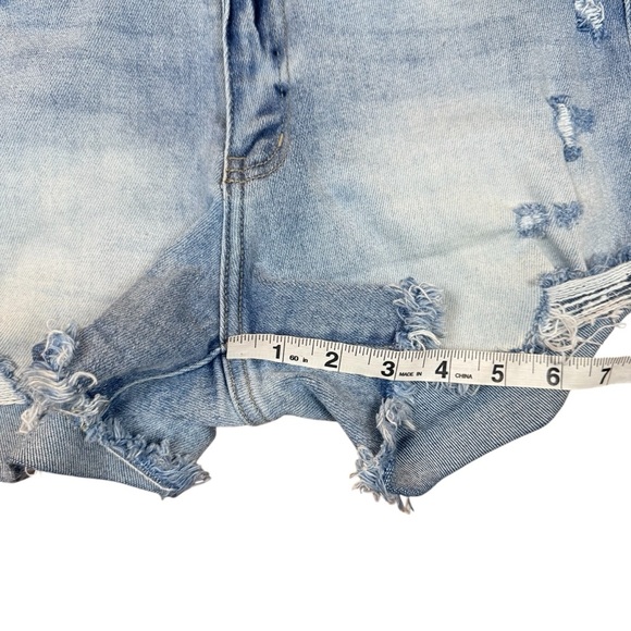 Kancan high rise distressed denim shorts frayed hem women’s size 29 - Picture 8 of 10